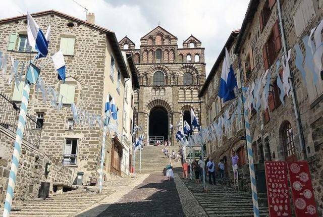 Апартаменты T 2 Cosy Dans Le Centre Historique Le Puy-en-Velay Экстерьер фото